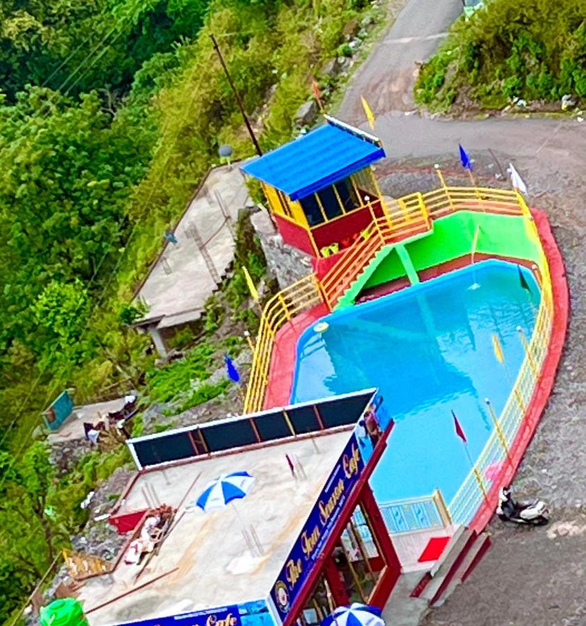 River Grand, ムスーリー エクステリア 写真